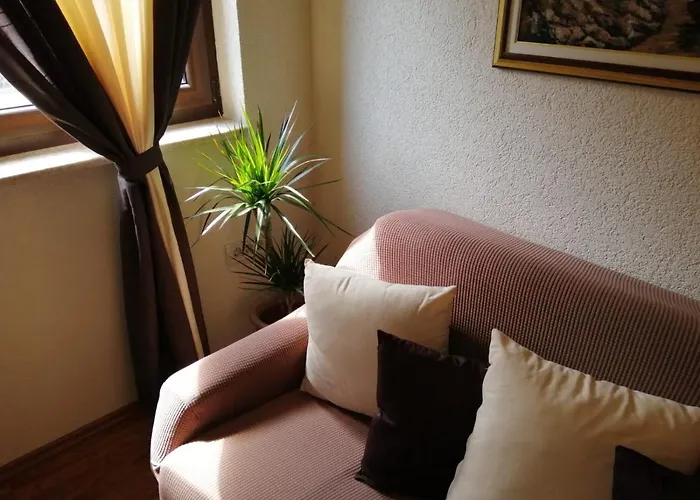 Christian Apartment *